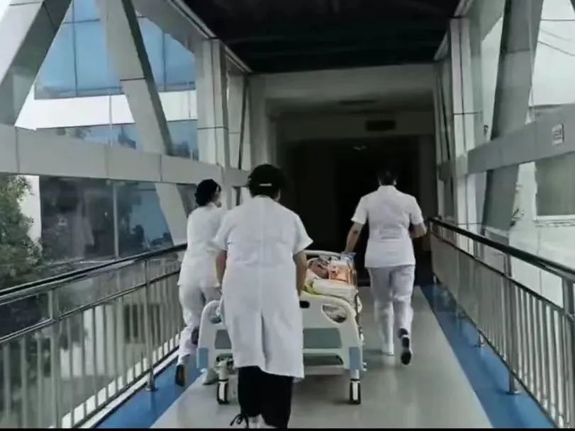 万杰医院呼吸内科：生死时速紧急救治 “绿色通道”保患者平安