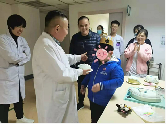 【医患情深】肿瘤科一病区病房里快乐的生日会(图2)